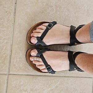 Birkenstock womens sz 40 black leather ankle wrap sandals.